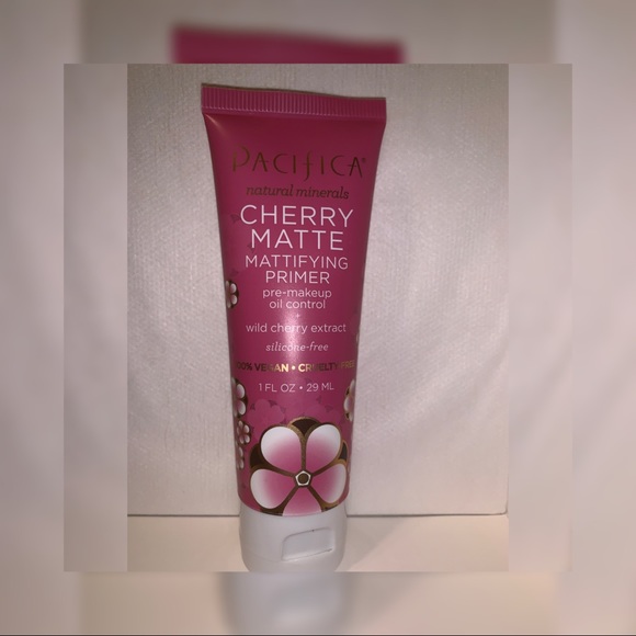 Elemis Veggie Mask, Pacifica Matte Primer Bundle - Picture 4 of 5